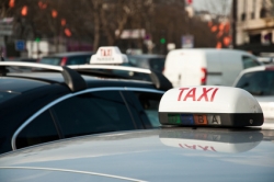 Publication de la loi relative aux taxis et aux voitures de transport avec chauffeur
